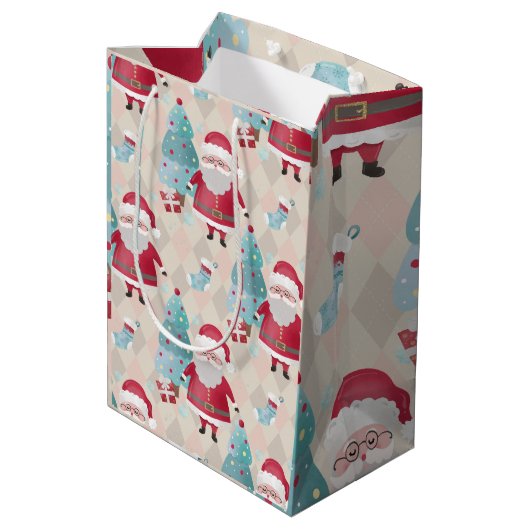 Whimsical Santa Claus en kerstbomen Medium Cadeauzakje (Achterkant Gekanteld)