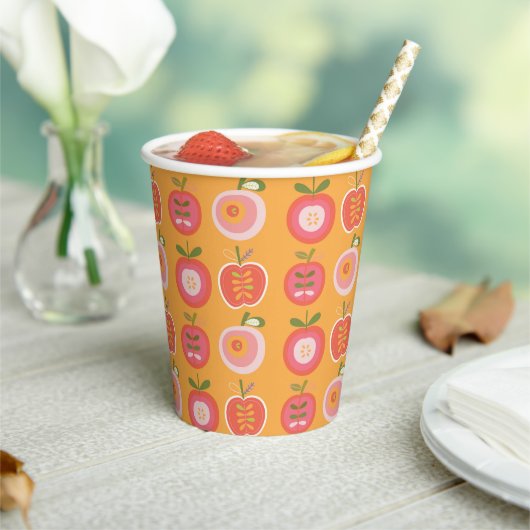 Whimsical Schattigee Apple Pattern Baby shower Papieren Bekers (Insitu)