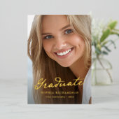 Whimsical Script Gold Foil Afstuderen aangekondigd Folie Uitnodiging (Staand Voorkant)