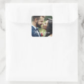 Whimsical Script Modern Wedding Photo Vierkante Sticker (Tas)