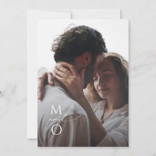 Whimsical Script | Sage Monogram Fotobruiloft Kaart (Achterkant)