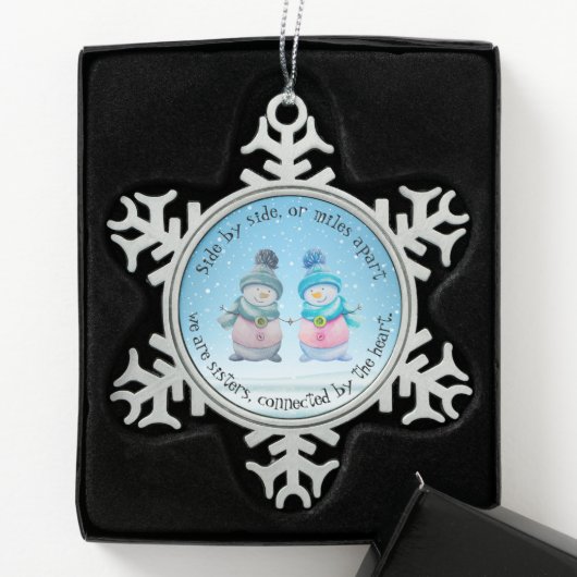 Whimsical Sister Snowmen Tin Sneeuwvlok Ornament (Kistje)