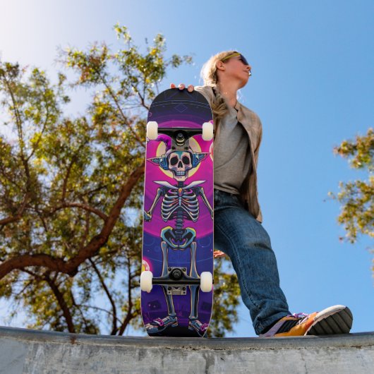 Whimsical Skeleton Clown Skateboard (Buiten 1)