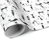 Whimsical Skinny Black Cat Patroon Cadeaupapier (Rol Hoek)