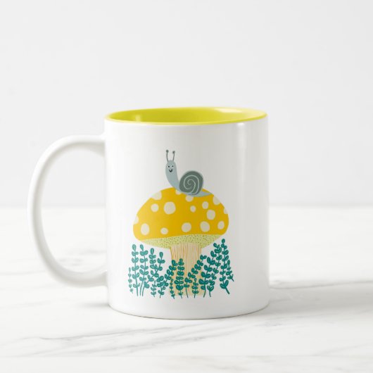 Whimsical Slak op Magical Mushroom Tweekleurige Koffiemok (Links)