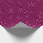 Whimsical Snowflakes Christmas Pattern Purple Cadeaupapier (Hoek)