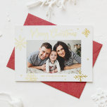 Whimsical Snowflakes Foto Overlay Vrolijke Kerstmi Folie Feestdagenkaart<br><div class="desc">Vrolijk kerstfeest! Verstuur je familie en vrienden warm met deze gouden folie kerstkaart. Het bevat rotsachtige sneeuwvlokken en moderne kalligrafie. Pas deze foto-kerstkaart aan door uw eigen details toe te voegen. Deze sneeuwvlokken kerstfotokaart is ook verkrijgbaar in andere kleuren en in kartonnen dozen.</div>