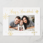 Whimsical Snowflakes Happy Hanukkah Foto Folie Feestdagen Briefkaart<br><div class="desc">Happy Hanukkah! Verstuur je familie en vriend warm met dit gouden folie Hanukkah-briefkaart. Het is uitgerust met griezelige sneeuwvlokken en moderne kalligrafie. Personaliseer deze foto Hanukkah briefkaart door uw eigen details toe te voegen. Deze sneeuwvlokken Hanukkah-foto-briefkaart is beschikbaar in andere kleuren en kartonnen dozen.</div>