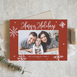 Whimsical Snowflakes Red Prettige feestdagen foto Feestdagenkaart<br><div class="desc">Prettige feestdagen Stuur warme wensen naar familie en vrienden met deze grillige vakantiekaart. Het beschikt over grillige sneeuwvlokken en moderne kalligrafie. Personaliseer deze foto vakantiekaart door uw gegevens toe te voegen. Deze sneeuwvlok vakantiefotokaart is verkrijgbaar in andere kleuren en karton.</div>