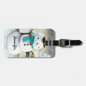 Whimsical Snowman in Winter Kerstmis Scene Bagagelabel (Voorkant horizontaal)