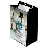 Whimsical Snowman in Winter Kersttekening Medium Cadeauzakje (Voorkant Gekanteld)
