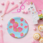 Whimsical Strawberry Pattern op Blue Papieren Bordje (Feest)