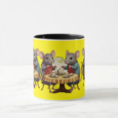 Whimsical Tea Party met muizenillustratie op Mok (Midden)