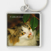 Whimsical The Cat en de Camellia Leaf Sleutelhanger (Voorkant)