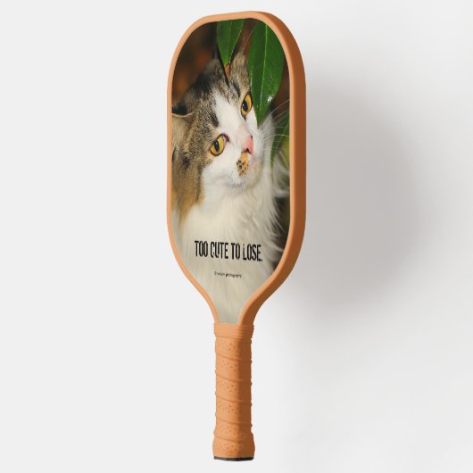 Whimsical The Cat en de Camellia Pickleball Paddle (Links)