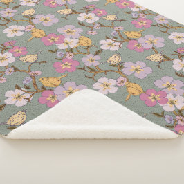 Whimsical Trailing Florals and Birds - Sage Green Sherpa Deken