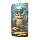 Whimsical uil met bril in een gezellig bibliotheek luchtverfrisser (Links)