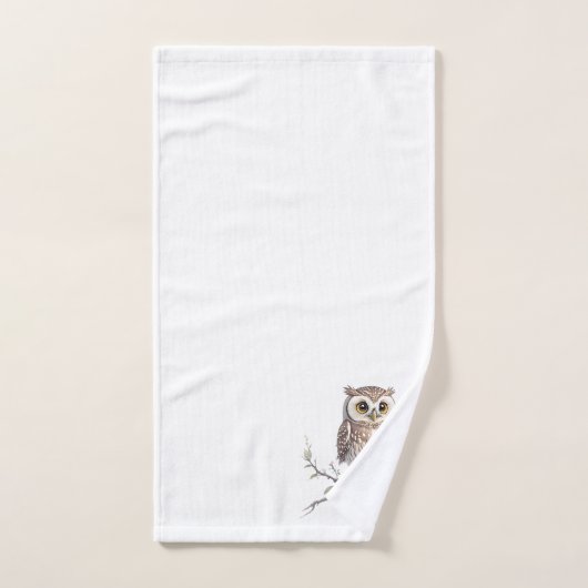 Whimsical Uil Perched in een Boom Bad Handdoek (Handdoek)