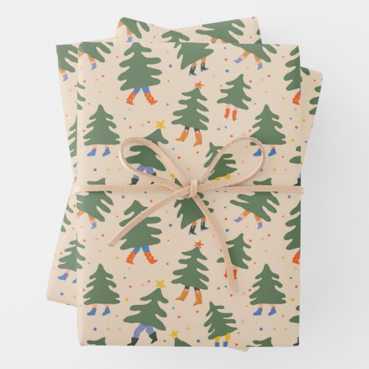 Whimsical Walking Christmas Trees Patroon Inpakpapier Vel (In situ)