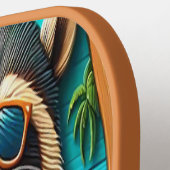 Whimsical wasberen neergestreken op rustieke tafel pickleball paddle (Links Detail)