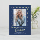 Whimsical Wavy Border Graduation Announcement Kaart (Staand voorkant)