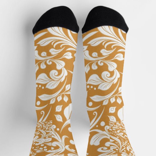 Whimsical White Bohemian Swirl Pattern op Oker Sokken (Top)