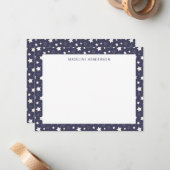Whimsical White Stars Dusty Blue Monogram Notitiekaartje (Voorkant / Achterkant in situ)