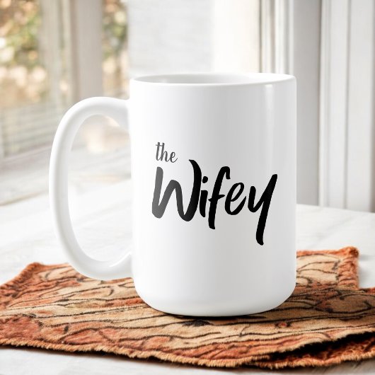 Whimsical Wifey Brush Script Tekst voor Haar Koffiemok