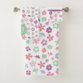 Whimsical Wildflower Floral Monogram Bad Handdoek (Insitu)