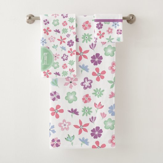Whimsical Wildflower Floral Monogram Bad Handdoek (Insitu)