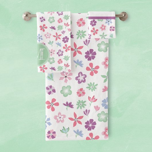 Whimsical Wildflower Floral Monogram Bad Handdoek