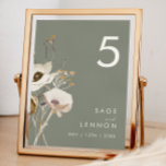 Whimsical Wildflower | Sage Green Table Number Kaart<br><div class="desc">Deze witte bloem | Sage Green-tabelnummer is perfect voor je eenvoudige, elegante boho bruiloft. De minimalistische waterverf wilde bloemen helpen je visie tot leven te brengen! Het ontwerp van witte en goudbloemen, met een paarse en gele aanraking, is zeker om je minimale herfst florale trouwdroom te voltooien! Houd het zoals...</div>