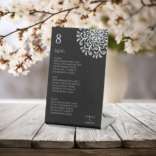 Whimsical Wit op Zwart Bloeiende Bruiloft Menu Reclamebord Met Voetstuk
