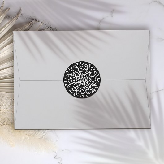 Whimsical Wit op zwarte bloeiende Sticker