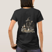 Whimsical Witch beroemd gemaakt door Black Damask T-shirt (Achterkant)