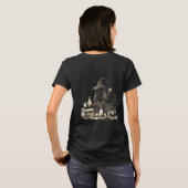 Whimsical Witch beroemd gemaakt door Black Damask T-shirt (Achterkant volledig)