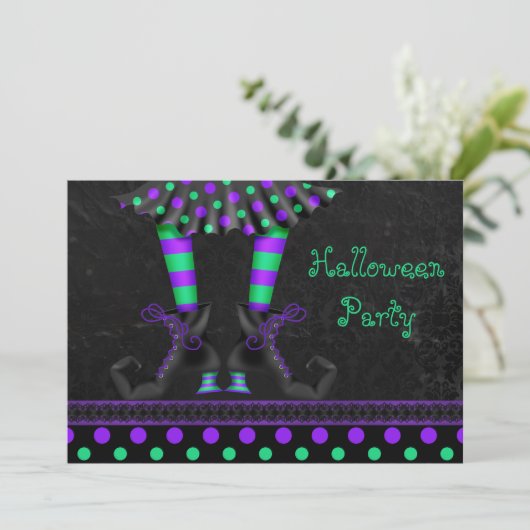 Whimsical Witch Legs Halloween Party Kaart (Staand voorkant)