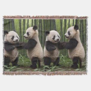 Whimsical Wonders: Baby-panda's spelen in het bos, Deken