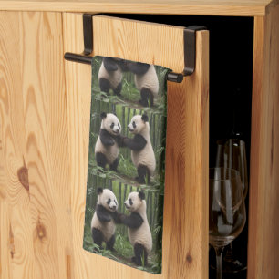 Whimsical Wonders: Baby-panda's spelen in het bos Theedoek