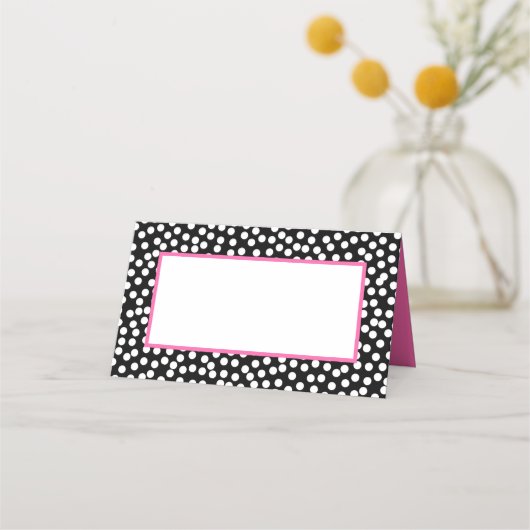 Whimsical Zwart en Wit Polka Dots met Roze Plaatskaartje (Voorkant)