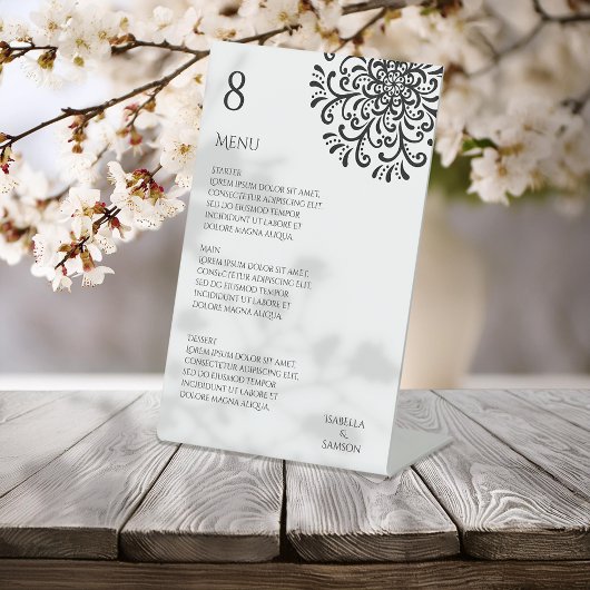 Whimsical Zwart-wit Bloeiende Bruiloft Menu Reclamebord Met Voetstuk