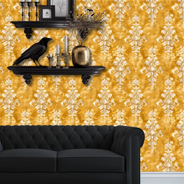 Whimsigoth Cream op Goud Elegant Behang (Whimsigoth Cream Damask on Yellow wallpaper behind a black couch.)