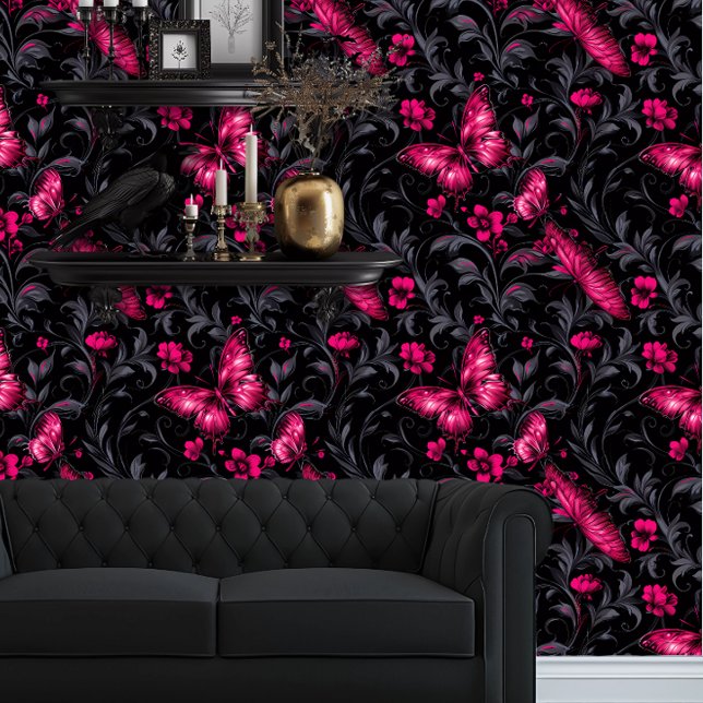 Whimsigoth heldere magenta vlinders behang (Whimsigoth Magent Butterflies and Dark Damask wallpaper behind a black couch.)