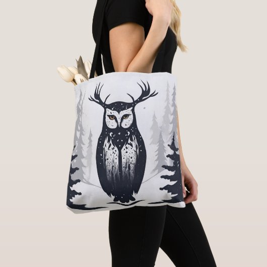 Whimsigoth Stag Owl in Winter Landscape Tote Bag (Dichtbij)