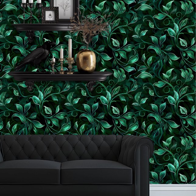 Whimsigoth wilde groene wijnstokken behang (Whimsigoth Green Vines wallpaper behind a black couch.)