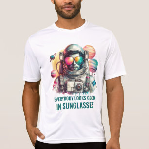 Whimsische astronaut in zonnebril – Ruimte T-shirt