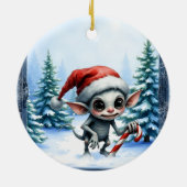 Whimsische Kerstelf met Suikerstok. Keramisch Ornament (Achterkant)