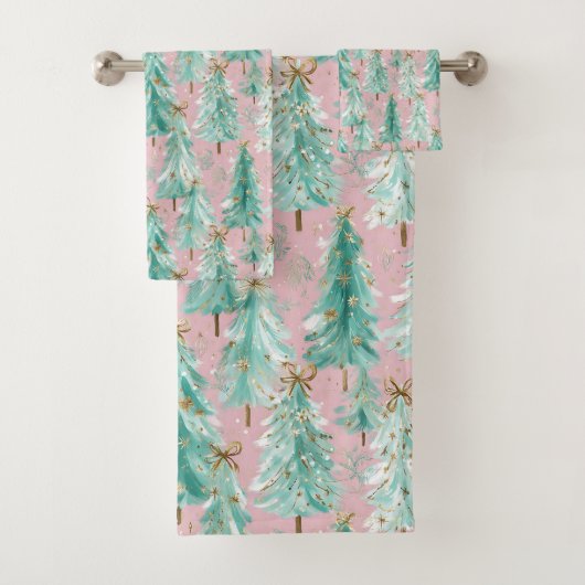 Whimsische turquoise kerstbomen op roze bad handdoek (Insitu)