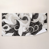 Whimsy in zwarte en crème barokke wervelingen badhanddoek (Badhanddoek)