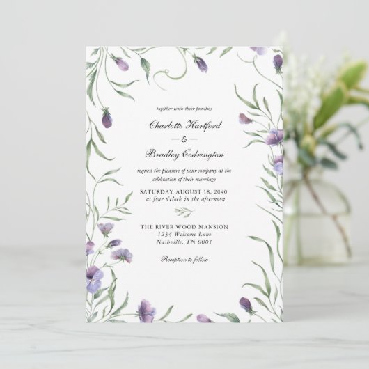 Whimsy Paarse Floral Wedding Kaart (Staand voorkant)